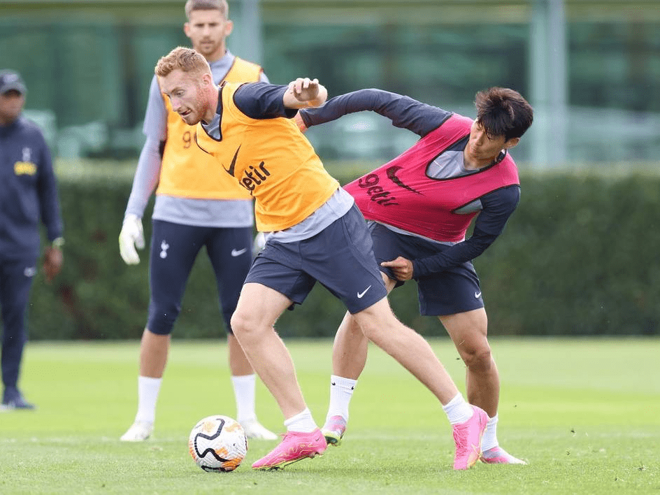 剑指三分，阿森纳晒欧冠赛前海报：萨卡单人出镜（志在三分！阿森纳发布欧冠赛前海报，萨卡独自亮相）