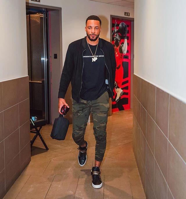 奥斯卡、巴尔加斯赛季前离队，武磊长期伤缺，但海港仍夺冠军（奥斯卡、巴尔加斯季前离队，武磊长期伤停，海港仍问鼎冠军）