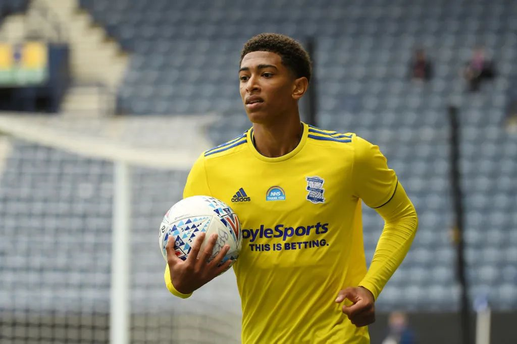 马斯坦托诺：耻骨疼痛已困扰我很久，在皇马我不考虑成为主角（马斯坦托诺：长期受耻骨疼痛困扰，在皇马我无意当主角）