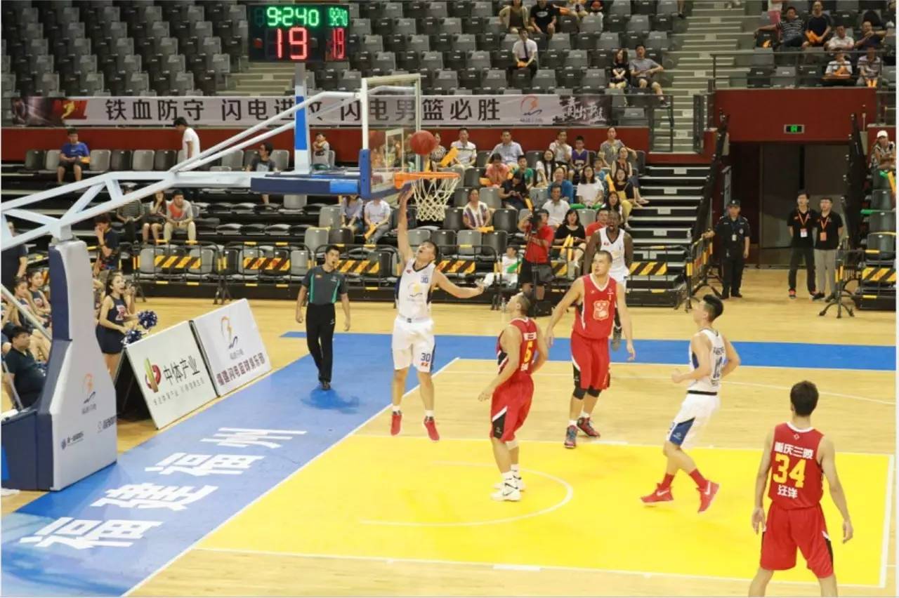 利物浦球员国家队战报：罗伯逊90场里程碑率队进军世界杯（利物浦国脚战报：罗伯逊第90次出场达成里程碑，率苏格兰直通世界杯）