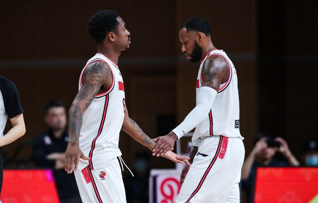 天空：抗议活动不断，苏超凯尔特人股东大会草草收场（Sky：抗议声不止，苏超凯尔特人股东大会匆忙收场）