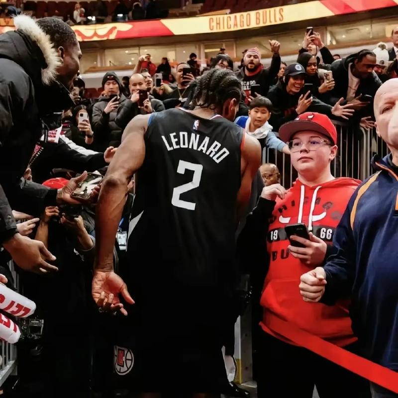 英超半场：迪亚斯世界波，格瓦迪奥尔破门，曼城2-0桑德兰（英超半场战报：迪亚斯轰世界波，格瓦迪奥尔建功，曼城2-0领先桑德兰）