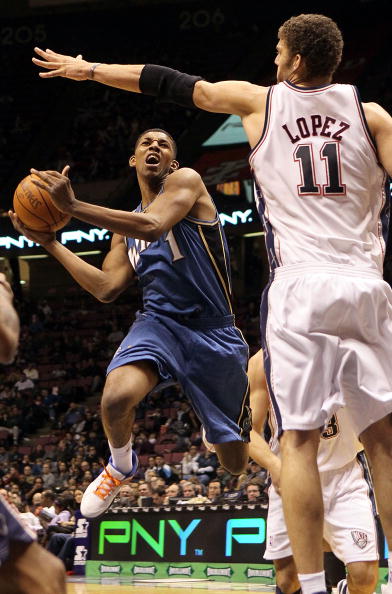 马克西半场18分2抢断，带队领先22分打爆勇士（马克西半场轰18分2断，率队早早建立22分领先痛击勇士）