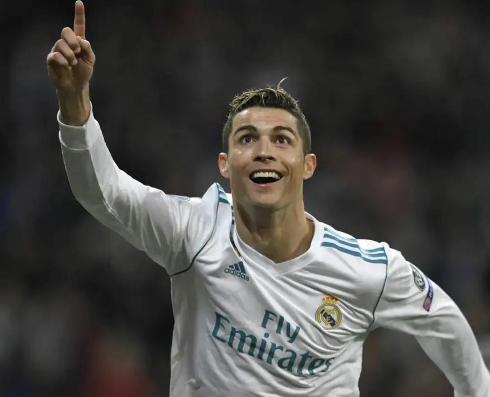 那不勒斯官方：洛博特卡在意杯赛前热身时左腿后胫肌拉伤