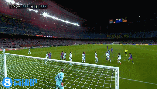 绿帽哥：皇马对阿诺德的表现极为不满，32万欧周薪却频受伤