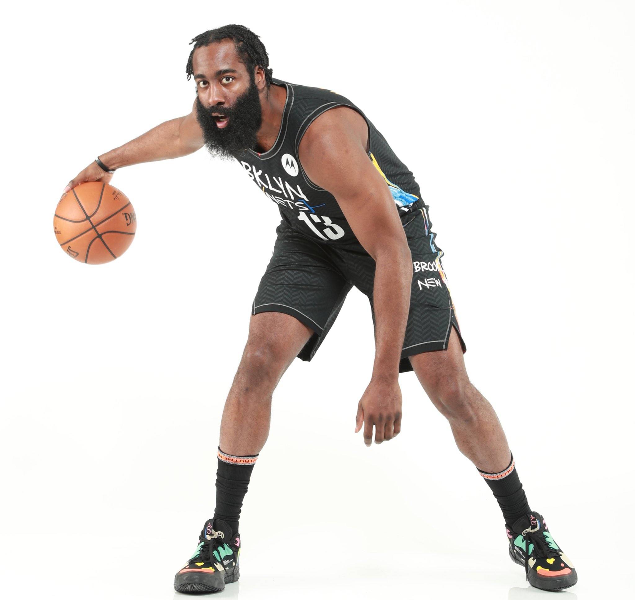 周日西甲裁判：胡安-马丁内斯执法皇马，阿尔韦罗拉执法巴萨（周日西甲裁判安排：胡安-马丁内斯吹罚皇马，阿尔韦罗拉吹罚巴萨）